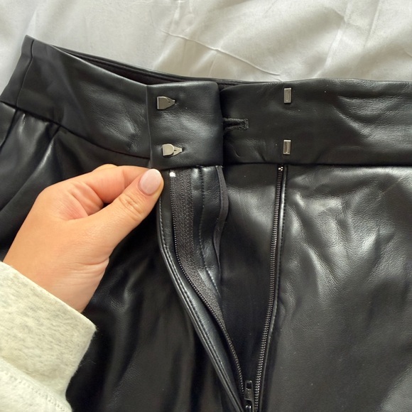 Express Women's High Waist Black Shorts - Picture 2 of 3